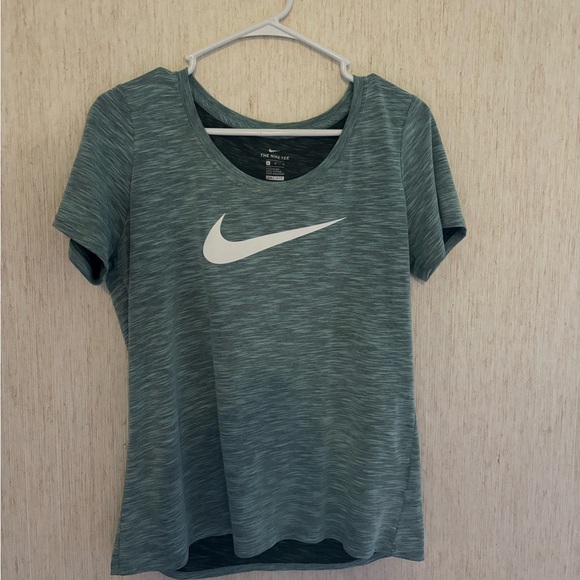 Lot of Four Women’s Athletic Tops - Picture 4 of 4